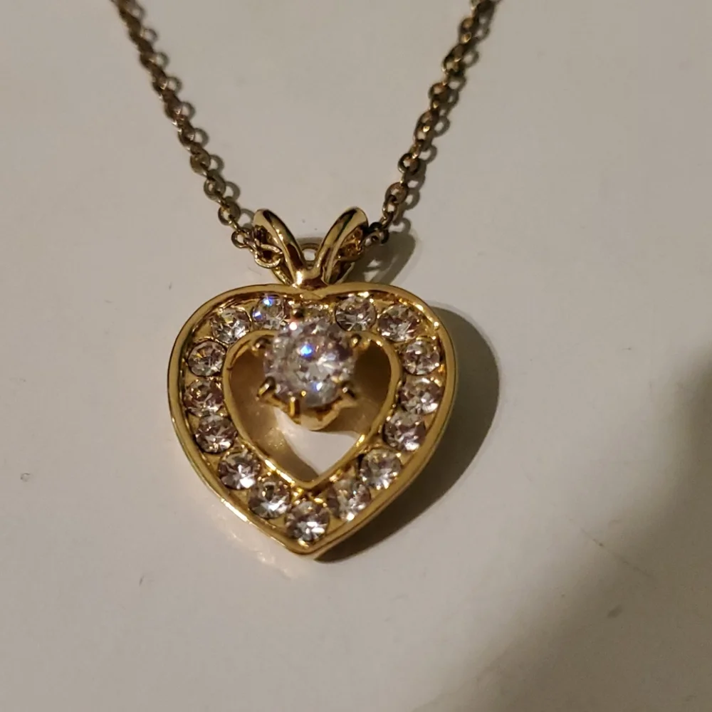Gold tone & rhinestone heart ❤ necklace